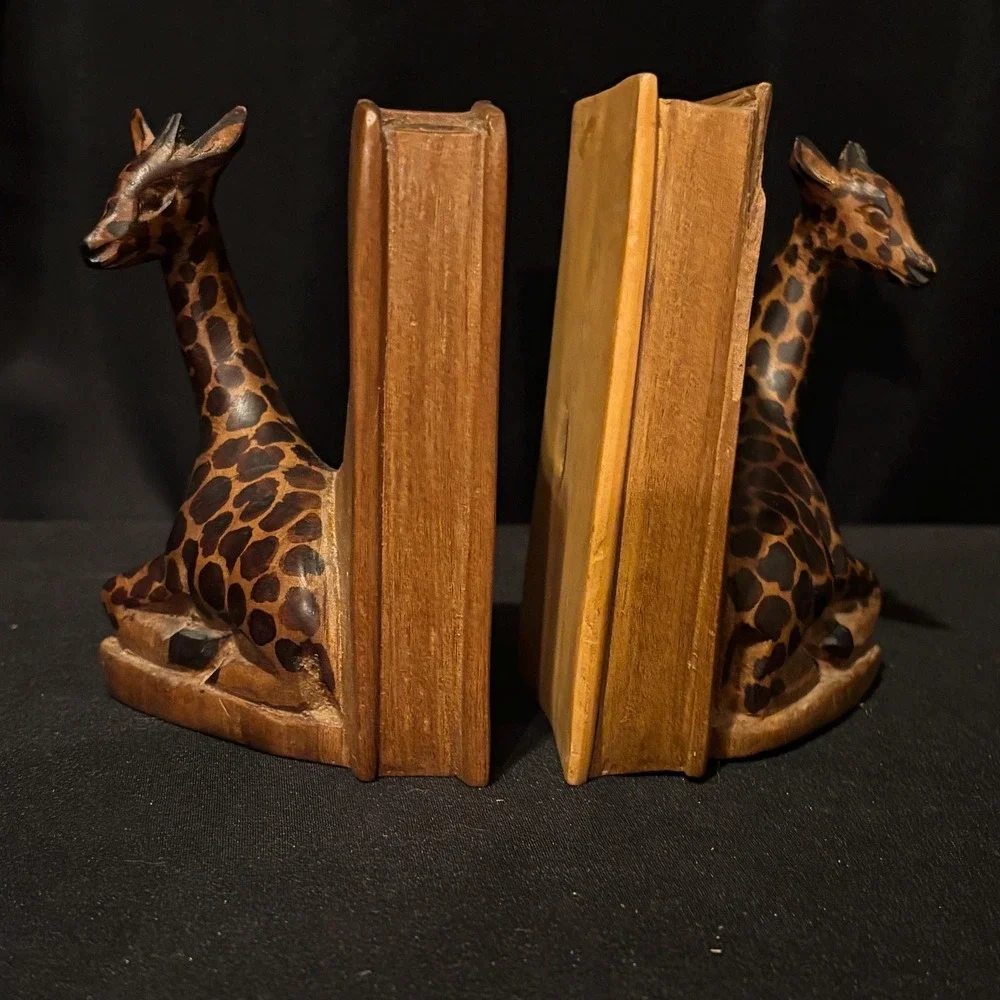 Wooden Giraffe Bookends: Hand-Carved Animal Shelf Decor